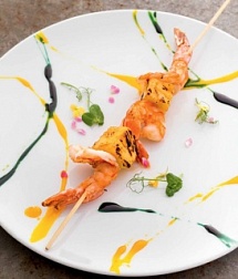 Шашлычки из креветок с ананасом на гриле